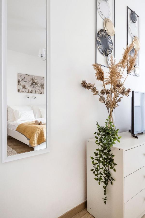 Stylish And Cozy Studio In The Heart Of The City Apartamento Budapeste Exterior foto