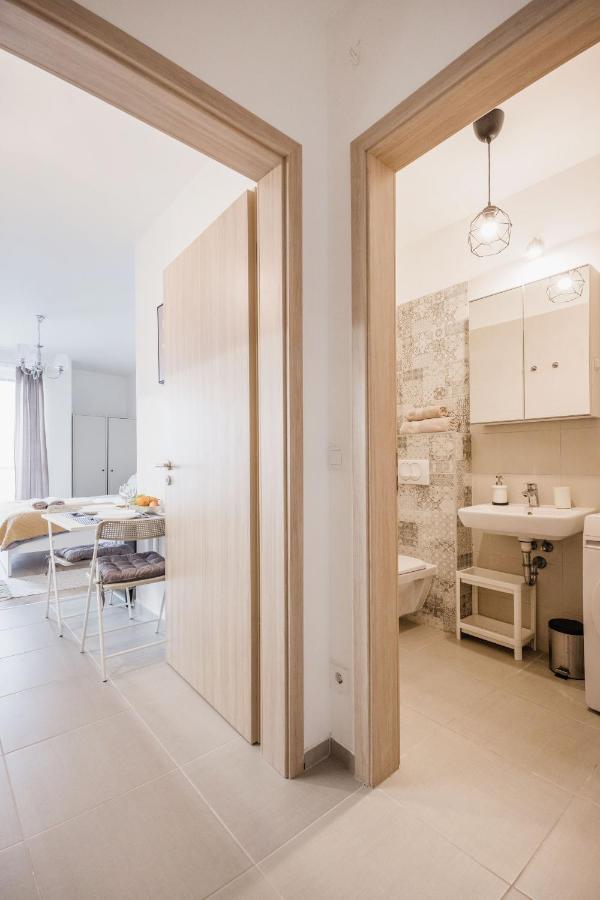 Stylish And Cozy Studio In The Heart Of The City Apartamento Budapeste Exterior foto