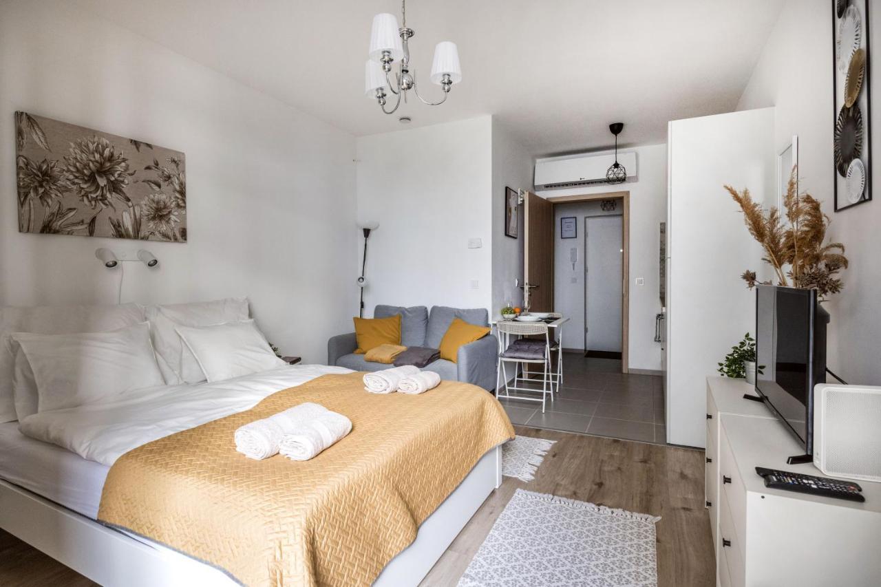 Stylish And Cozy Studio In The Heart Of The City Apartamento Budapeste Exterior foto